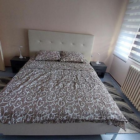 Apartman Anika Appartement Pirot Buitenkant foto